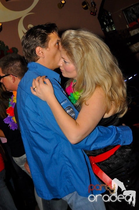 Hawaii Party continuă, 