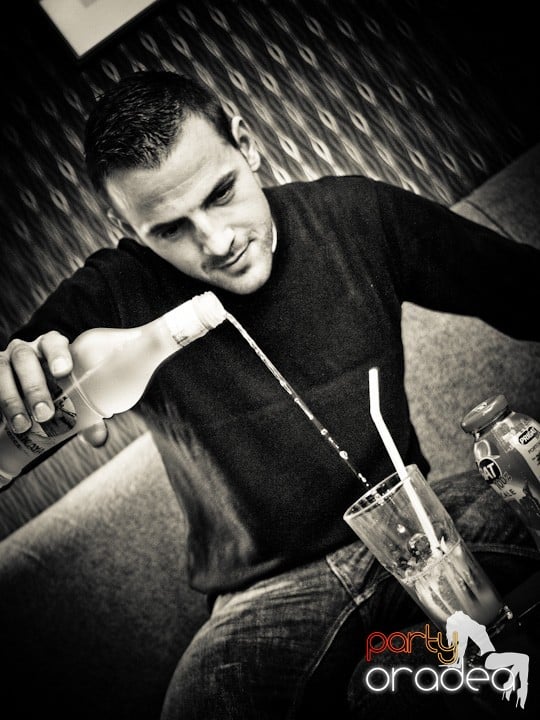 Hiturile anilor 2000 în Chanson Cafe, 