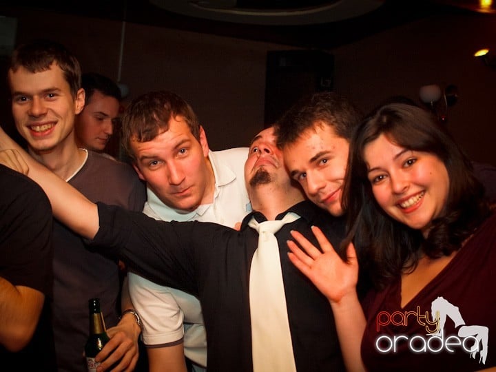 Hiturile anilor 2000 în Chanson Cafe, 