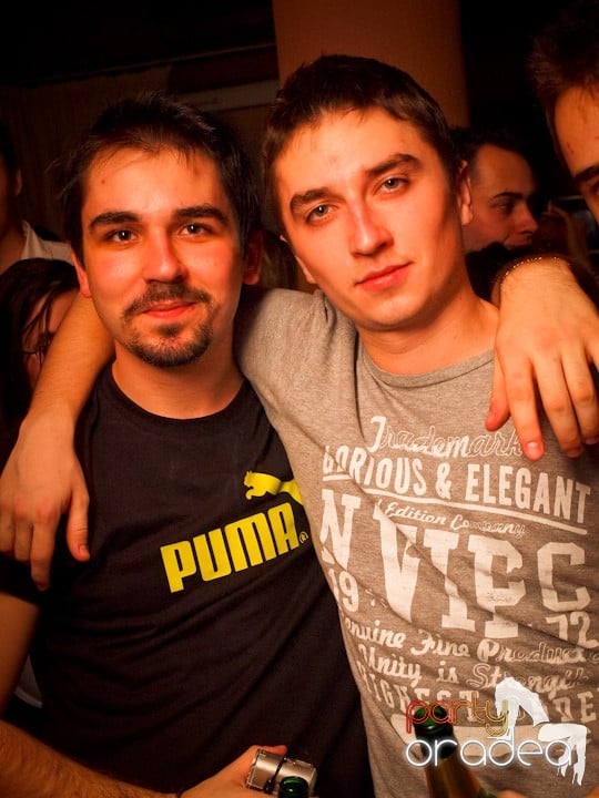 Hiturile anilor 2000 în Chanson Cafe, 