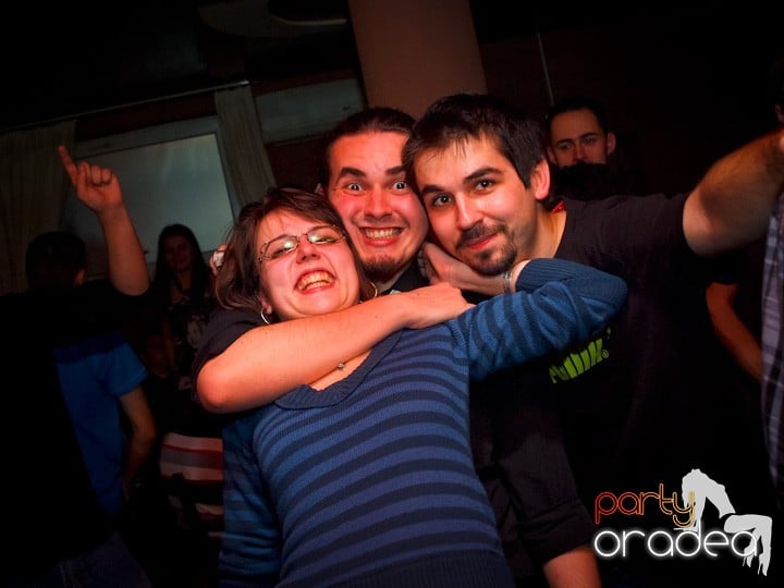 Hiturile anilor 2000 în Chanson Cafe, 