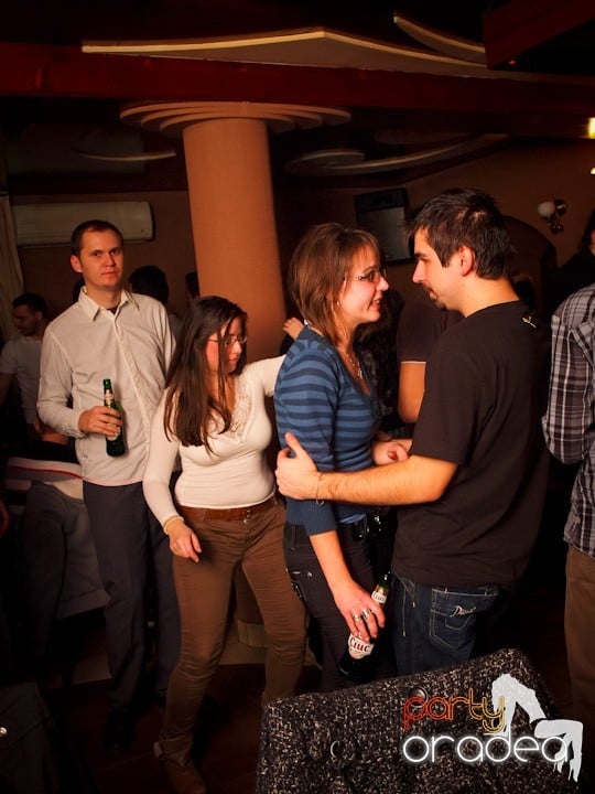 Hiturile anilor 2000 în Chanson Cafe, 