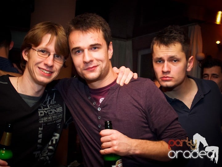 Hiturile anilor 2000 în Chanson Cafe, 