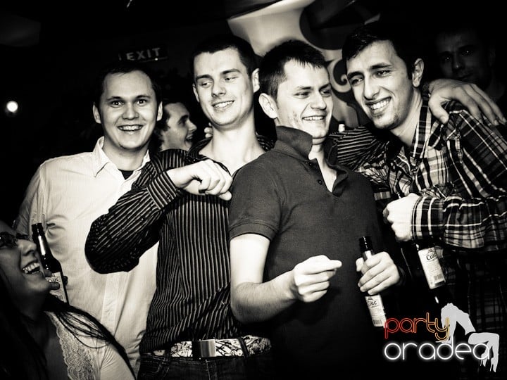 Hiturile anilor 2000 în Chanson Cafe, 