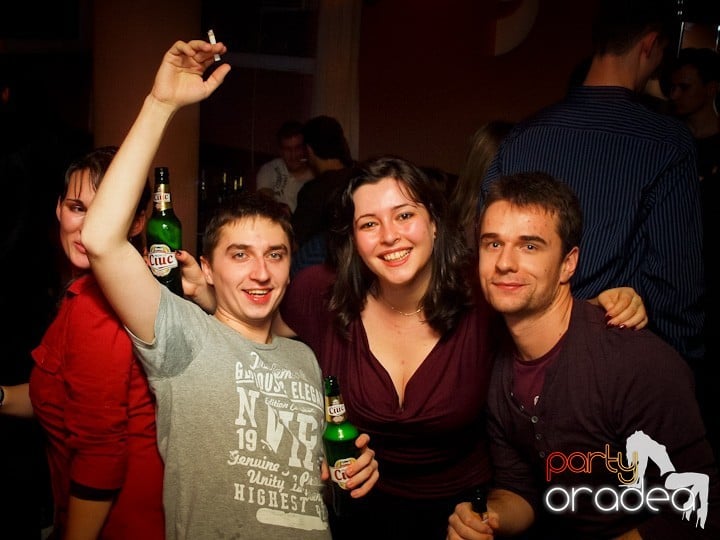 Hiturile anilor 2000 în Chanson Cafe, 