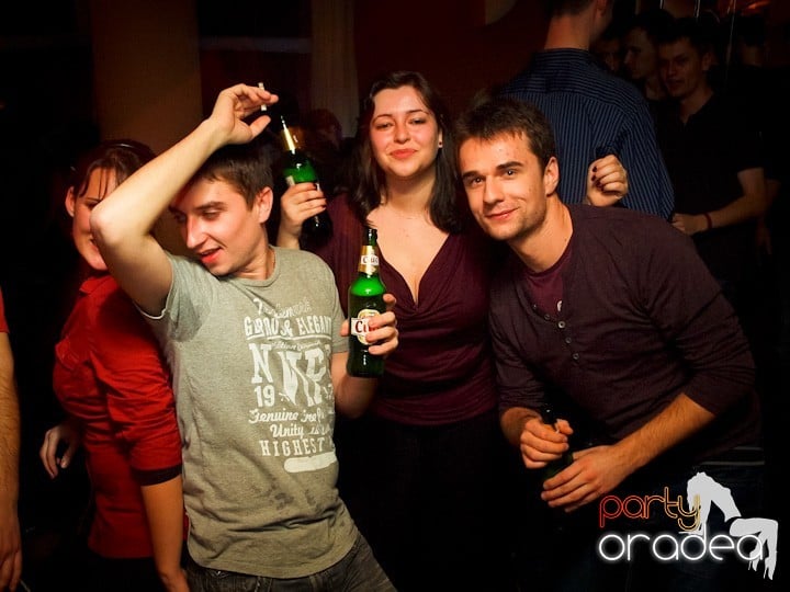 Hiturile anilor 2000 în Chanson Cafe, 