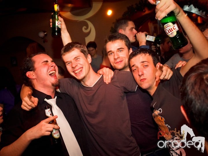 Hiturile anilor 2000 în Chanson Cafe, 