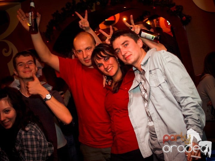 Hiturile anilor 2000 în Chanson Cafe, 