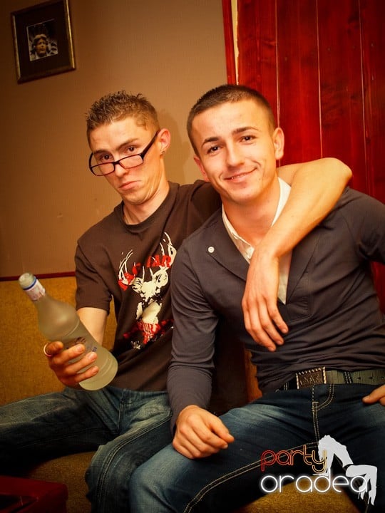 Hiturile anilor 2000 în Chanson Cafe, 