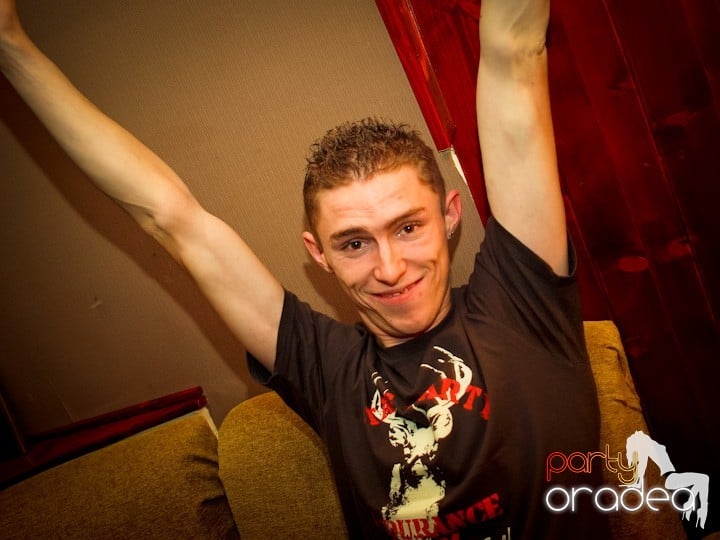 Hiturile anilor 2000 în Chanson Cafe, 