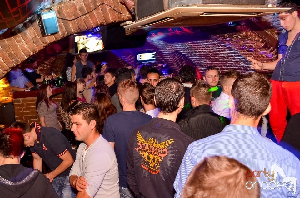 Holsten Party în Club Escape,