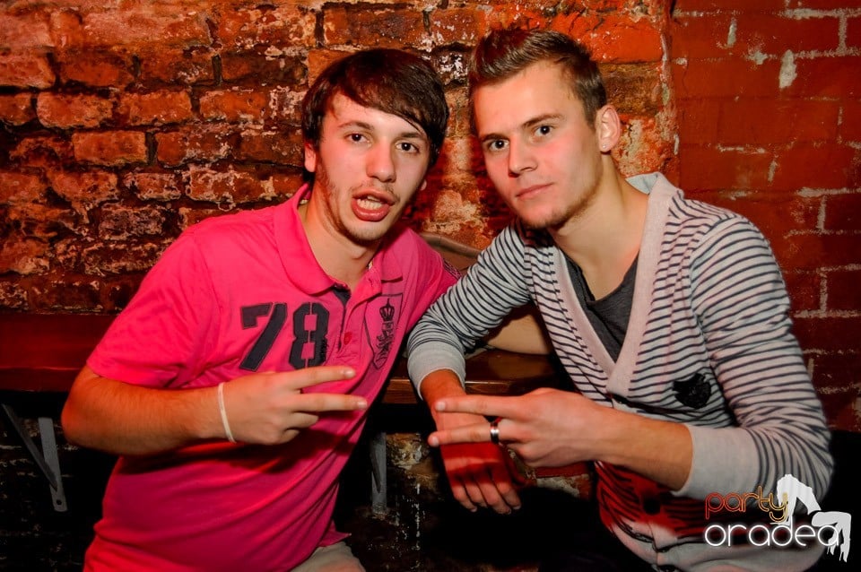 Hot Friday Night în Club Escape, 