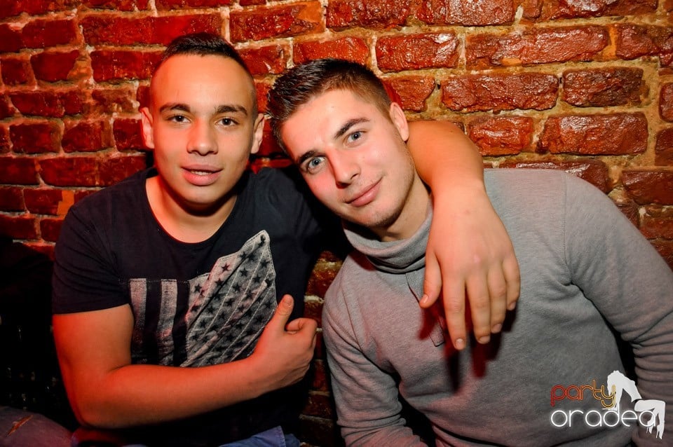 Hot Friday Night în Club Escape, 