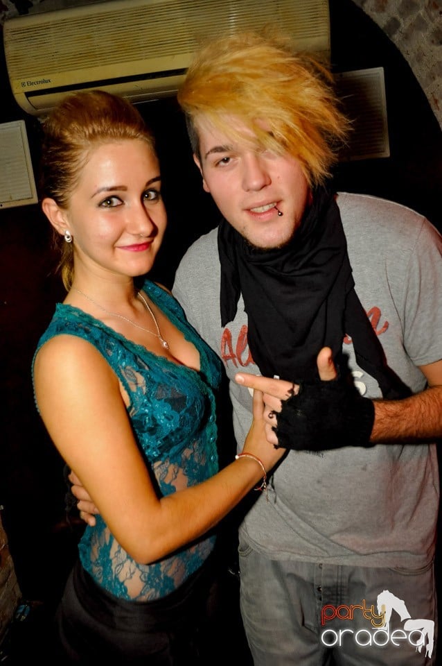 Hot Friday Night în Club Escape, 