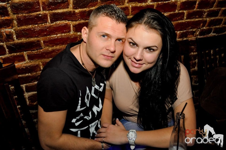 Hot Friday Night în Club Escape, 