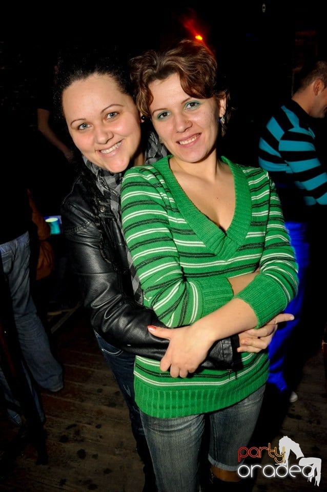 Hot Friday Night în Club Escape, 