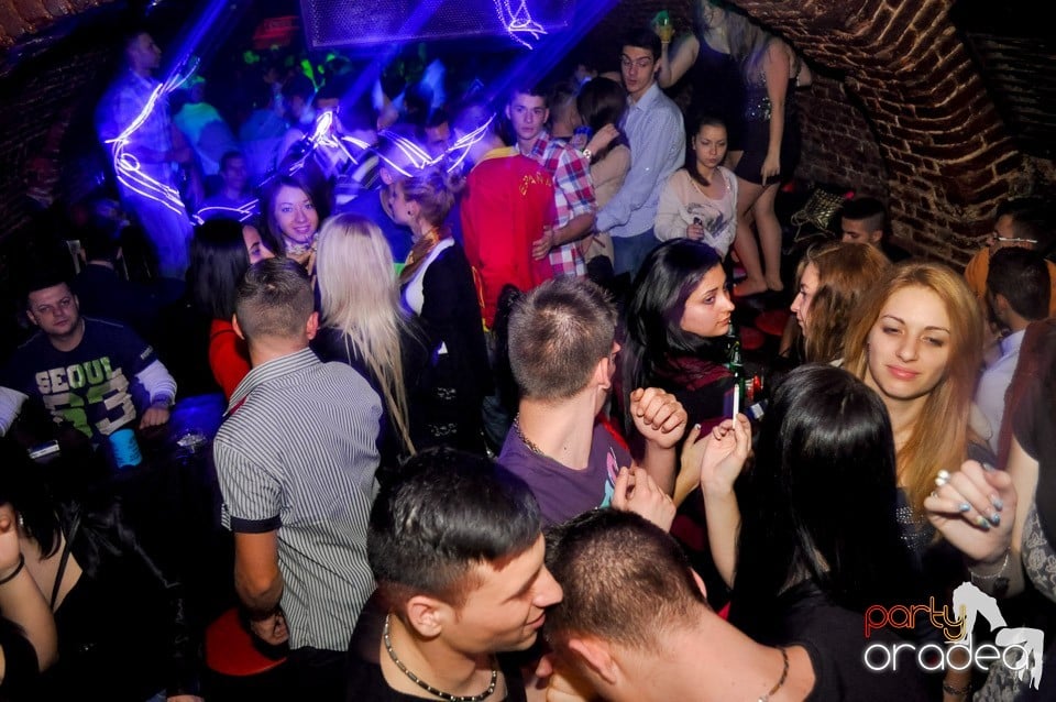 Hot Friday Night în Club Escape, 