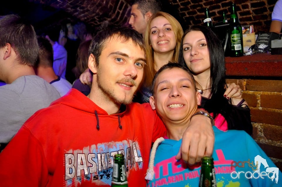 Hot Friday Night în Club Escape, 