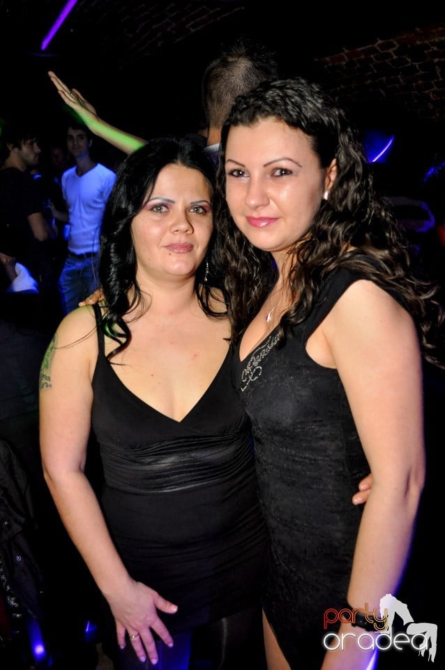 Hot Friday Night în Club Escape, 