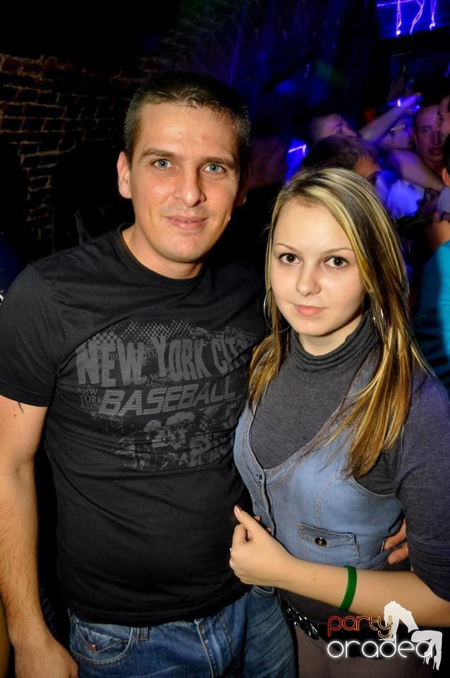 Hot Friday Night în Club Escape, 