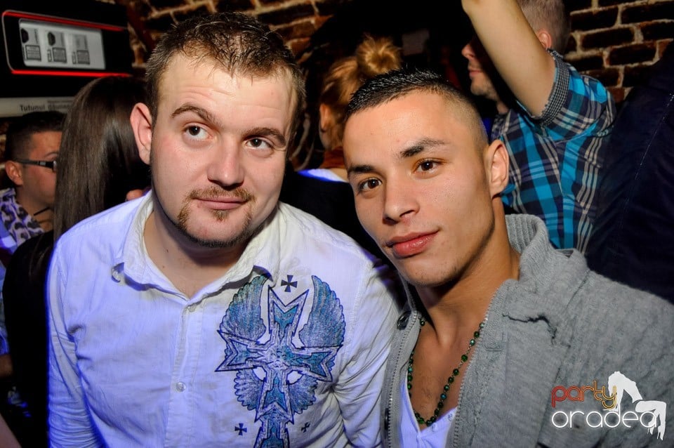 Hot Friday Night în Club Escape, 