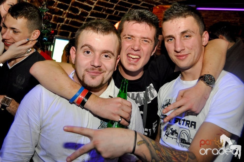 Hot Friday Night în Club Escape, 