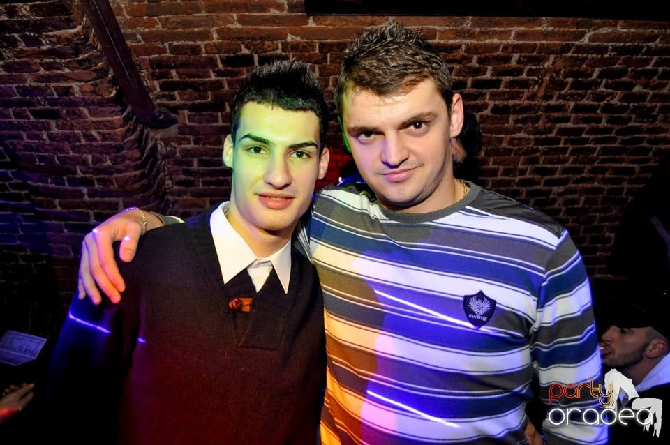 Hot Friday Night în Club Escape, 