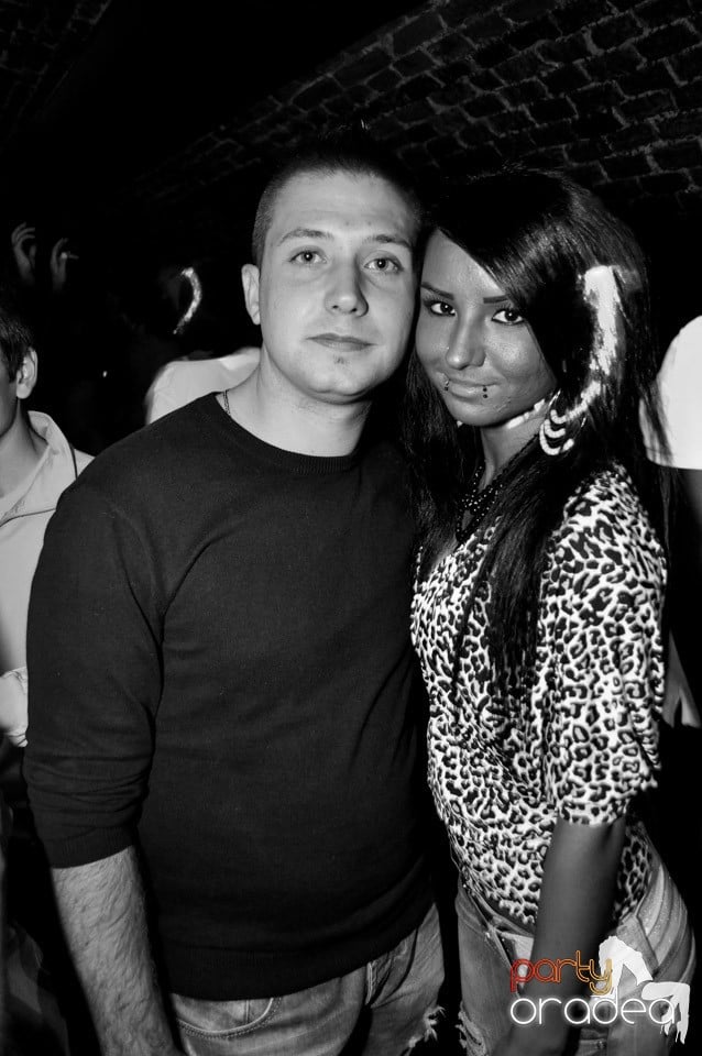 Hot Friday Night în Club Escape, 