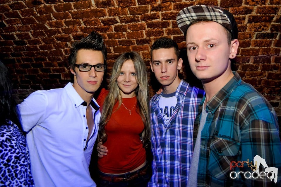 Hot Friday Night în Club Escape, 