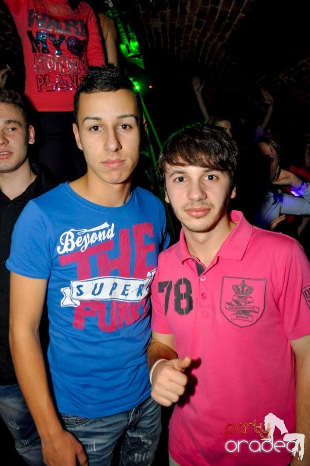 Hot Friday Night în Club Escape, 