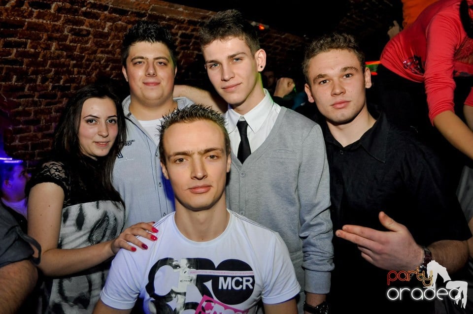 Hot Friday Night în Club Escape, 