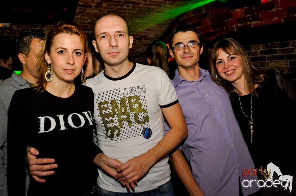 Hot Friday Night în Club Escape, 