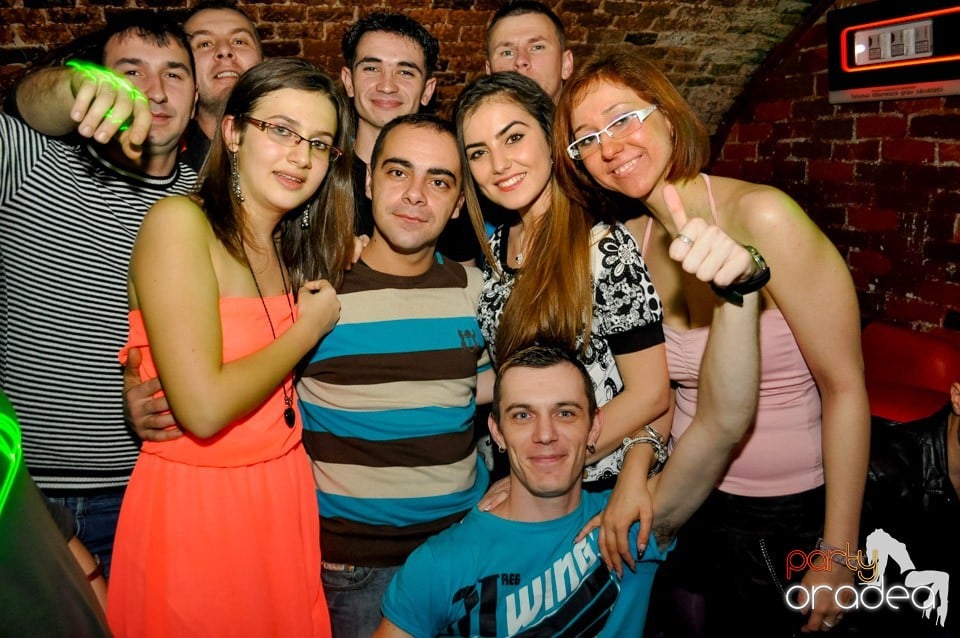 Hot Friday Night în Club Escape, 