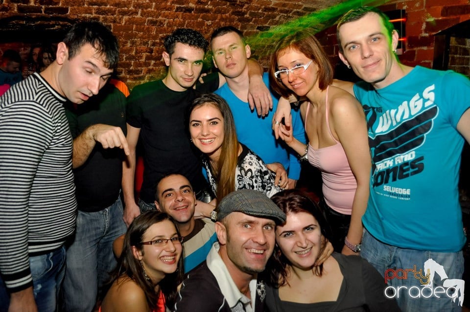 Hot Friday Night în Club Escape, 