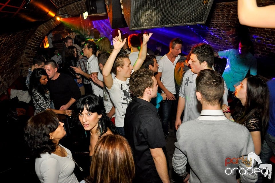 Hot Friday Night în Club Escape, 