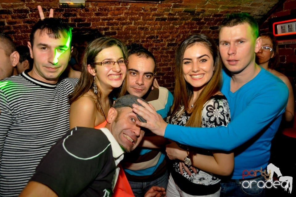 Hot Friday Night în Club Escape, 