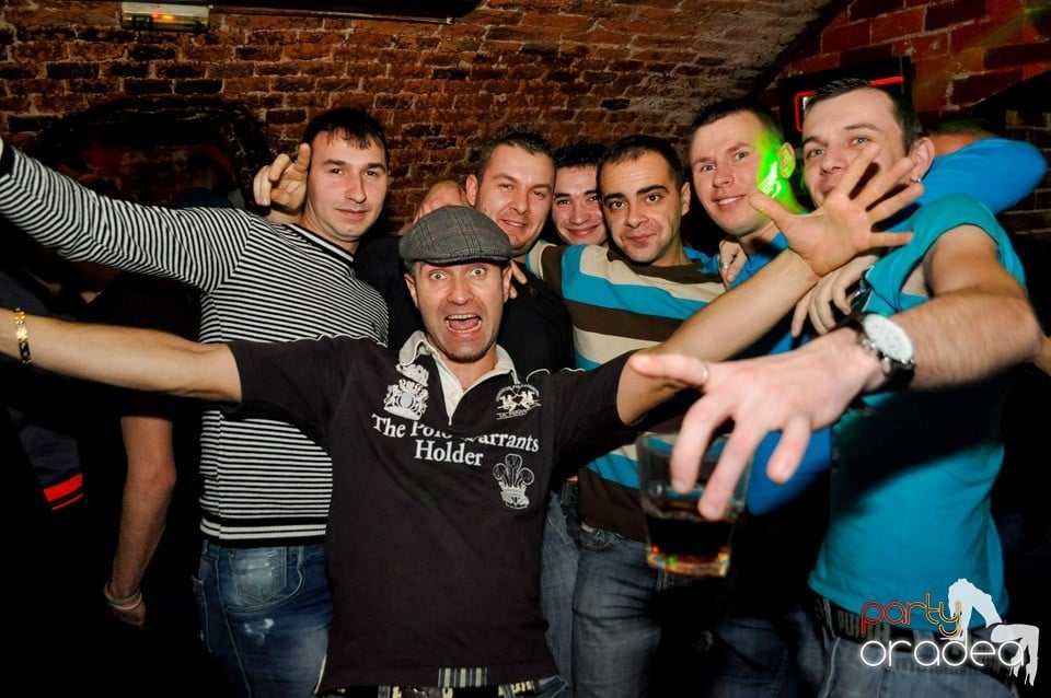 Hot Friday Night în Club Escape, 