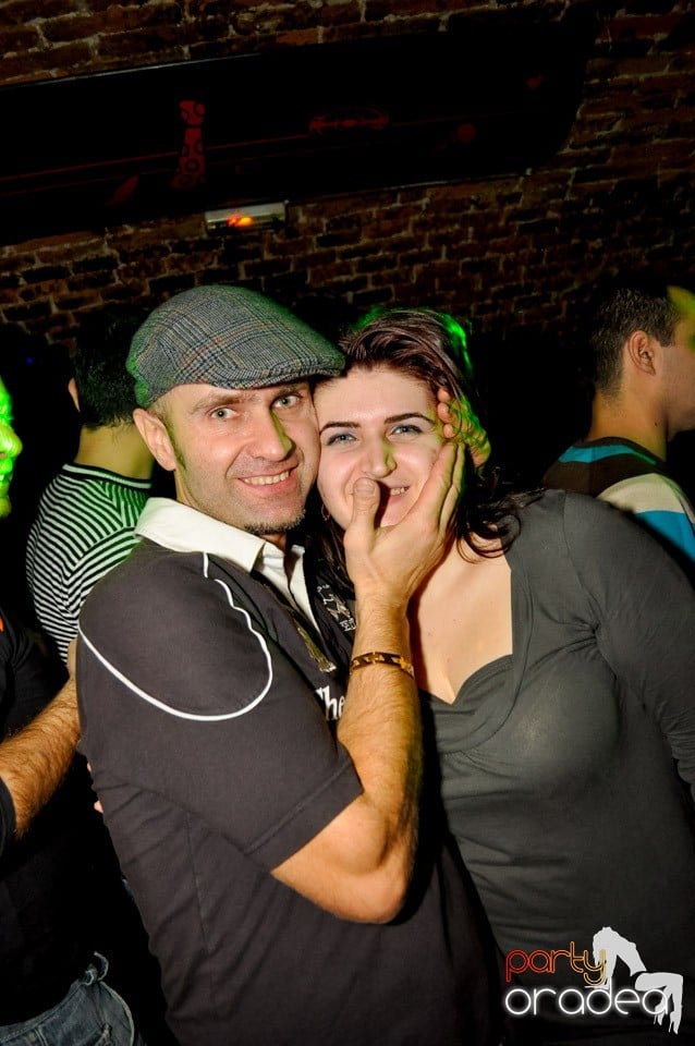 Hot Friday Night în Club Escape, 