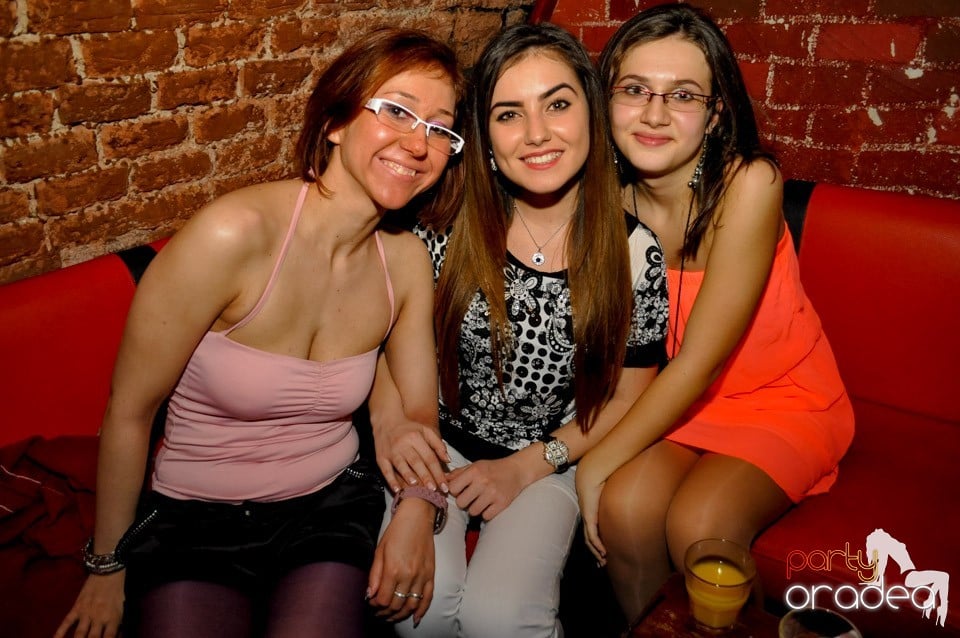 Hot Friday Night în Club Escape, 