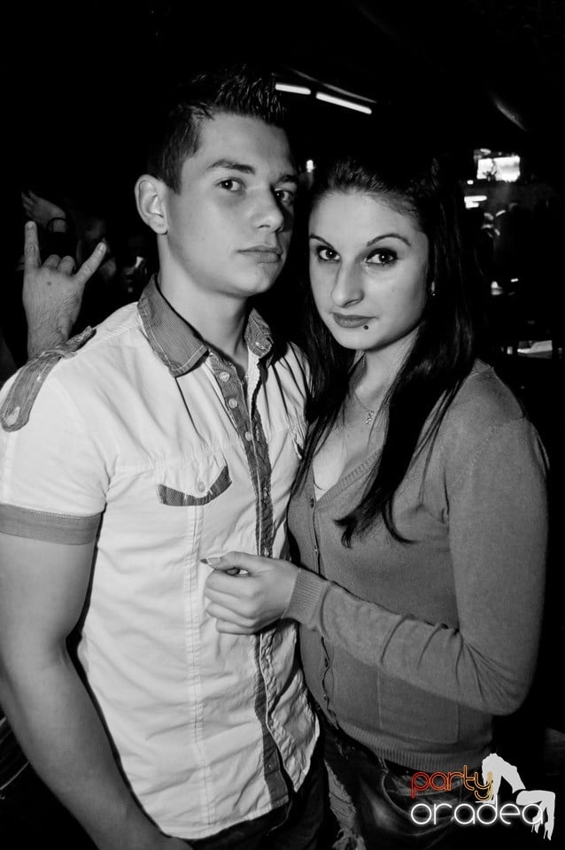 Hot Friday Night în Club Escape, Escape