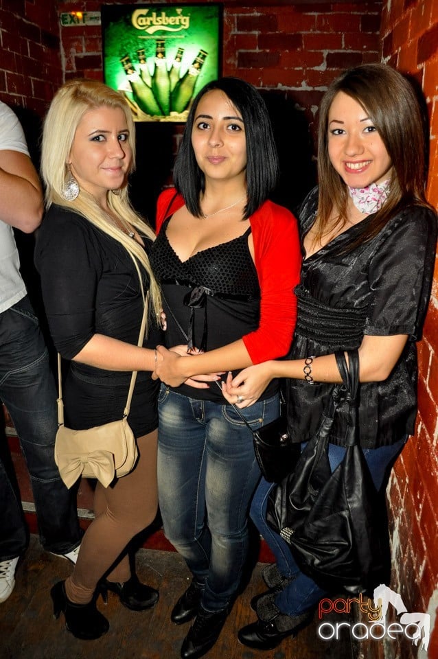 Hot Friday Night în Club Escape, 