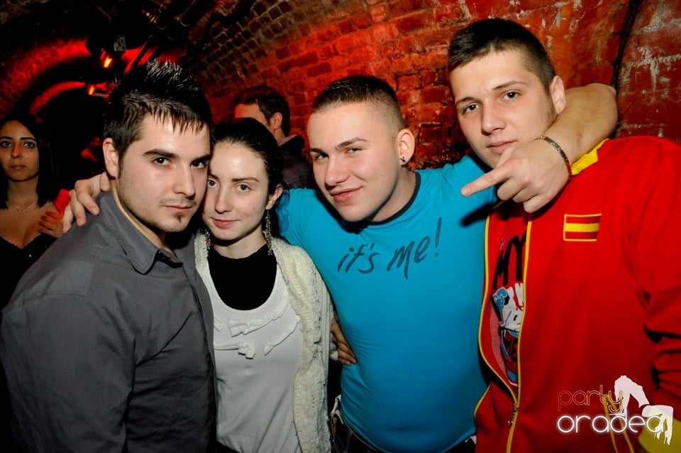 Hot Friday Night în Club Escape, 