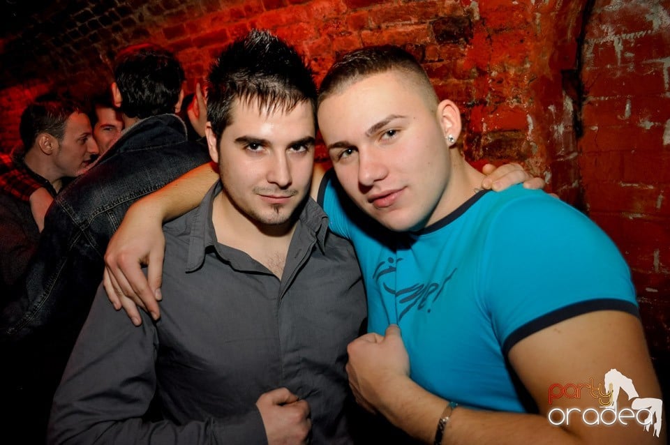 Hot Friday Night în Club Escape, 