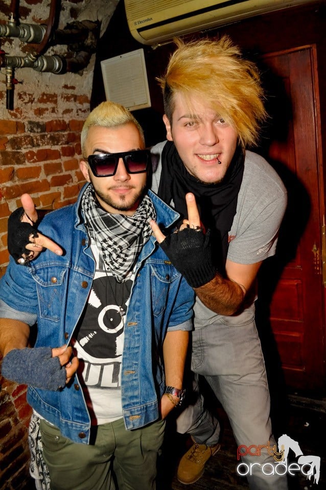 Hot Friday Night în Club Escape, 