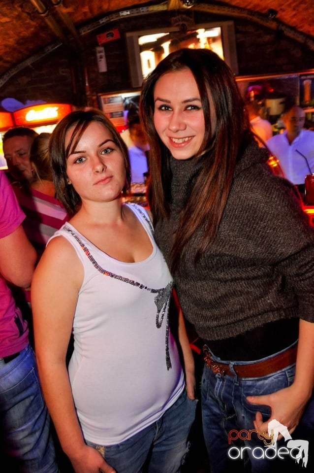 Hot Friday Night în Club Escape, 