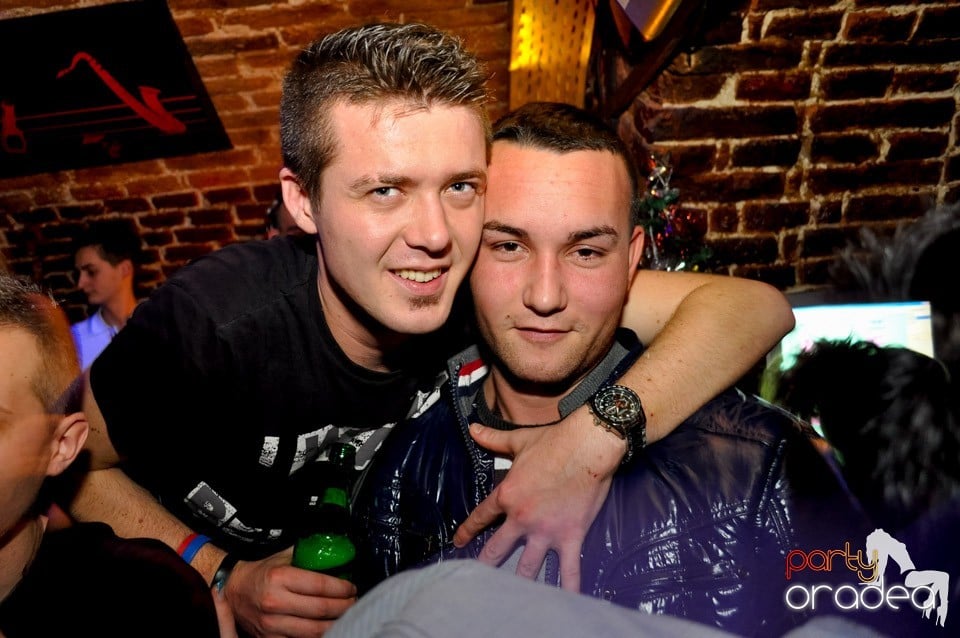 Hot Friday Night în Club Escape, 