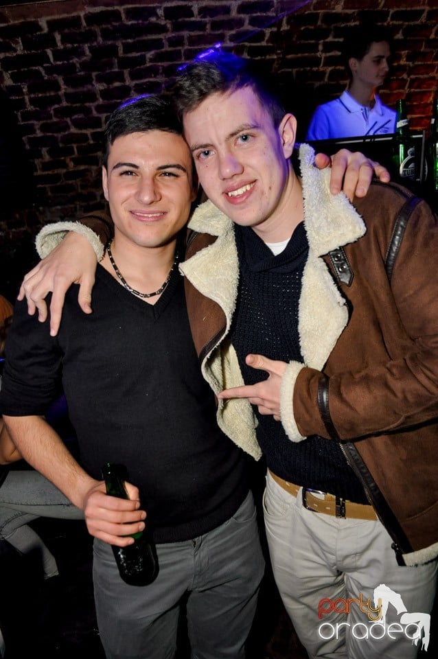 Hot Friday Night în Club Escape, 