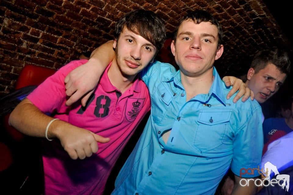 Hot Friday Night în Club Escape, 