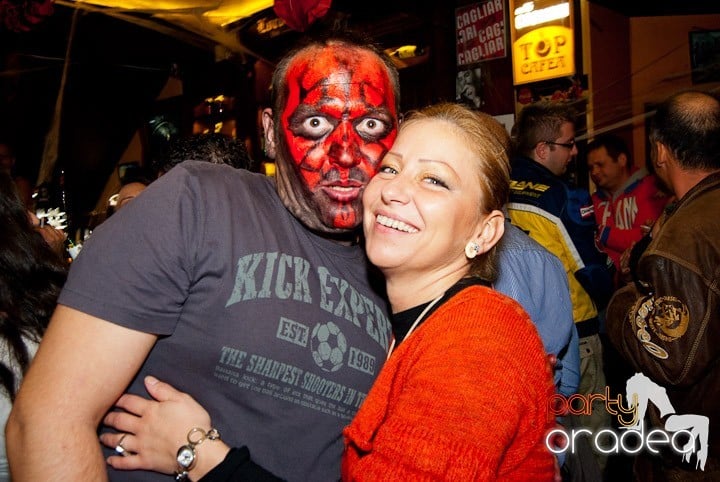 Hot Halloween în Lord's Pub, Lord's Pub