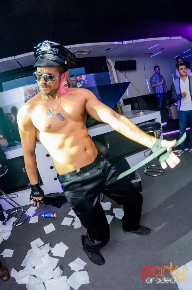 Hot Men Dance, 